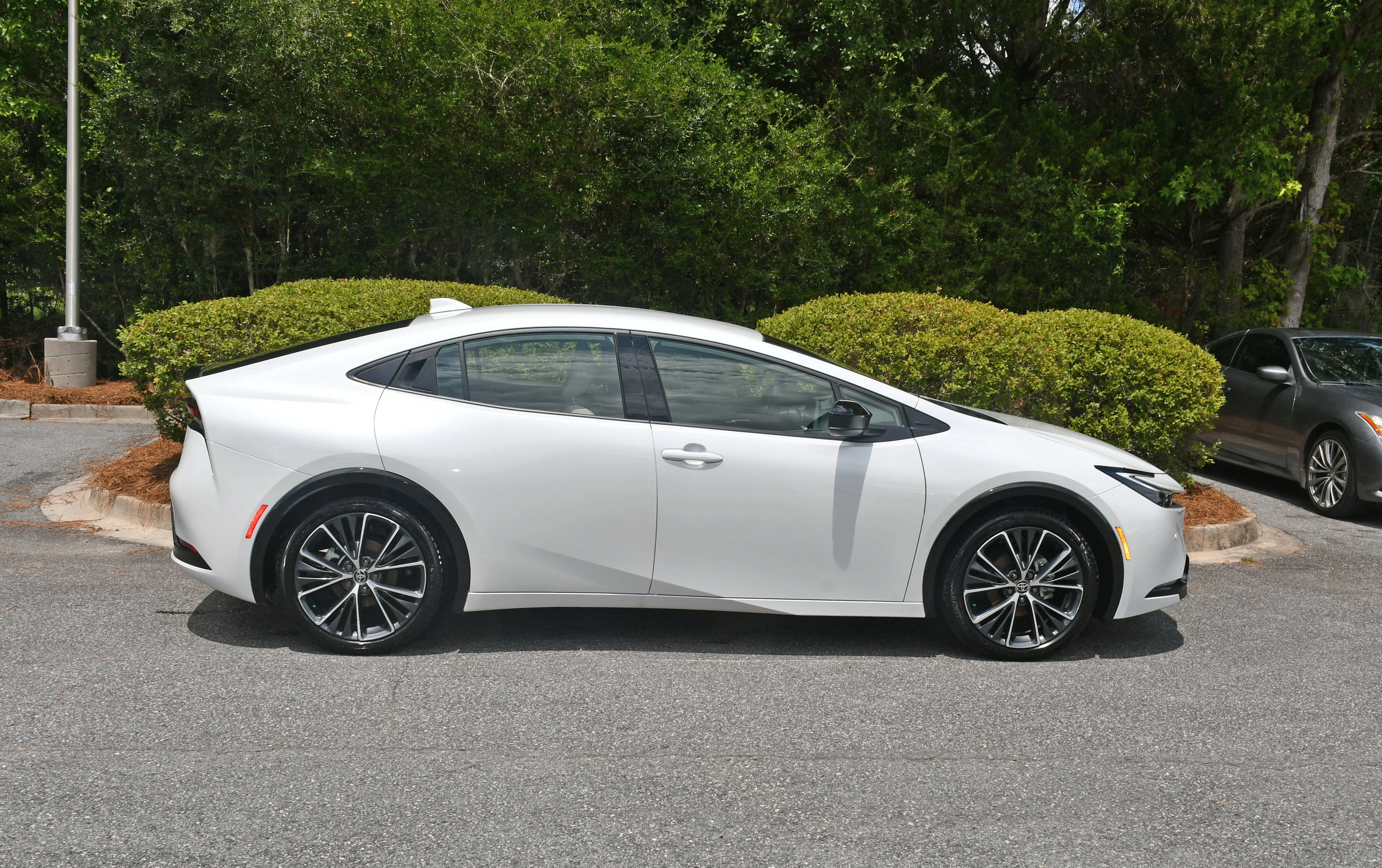 Used 2025 Beige Toyota XLE image 5