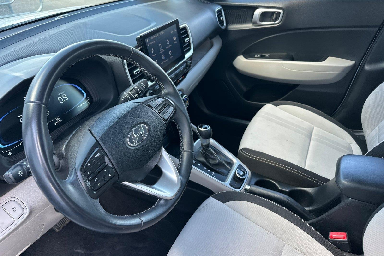 Certified Used 2025 Lunar White Hyundai SEL image 9