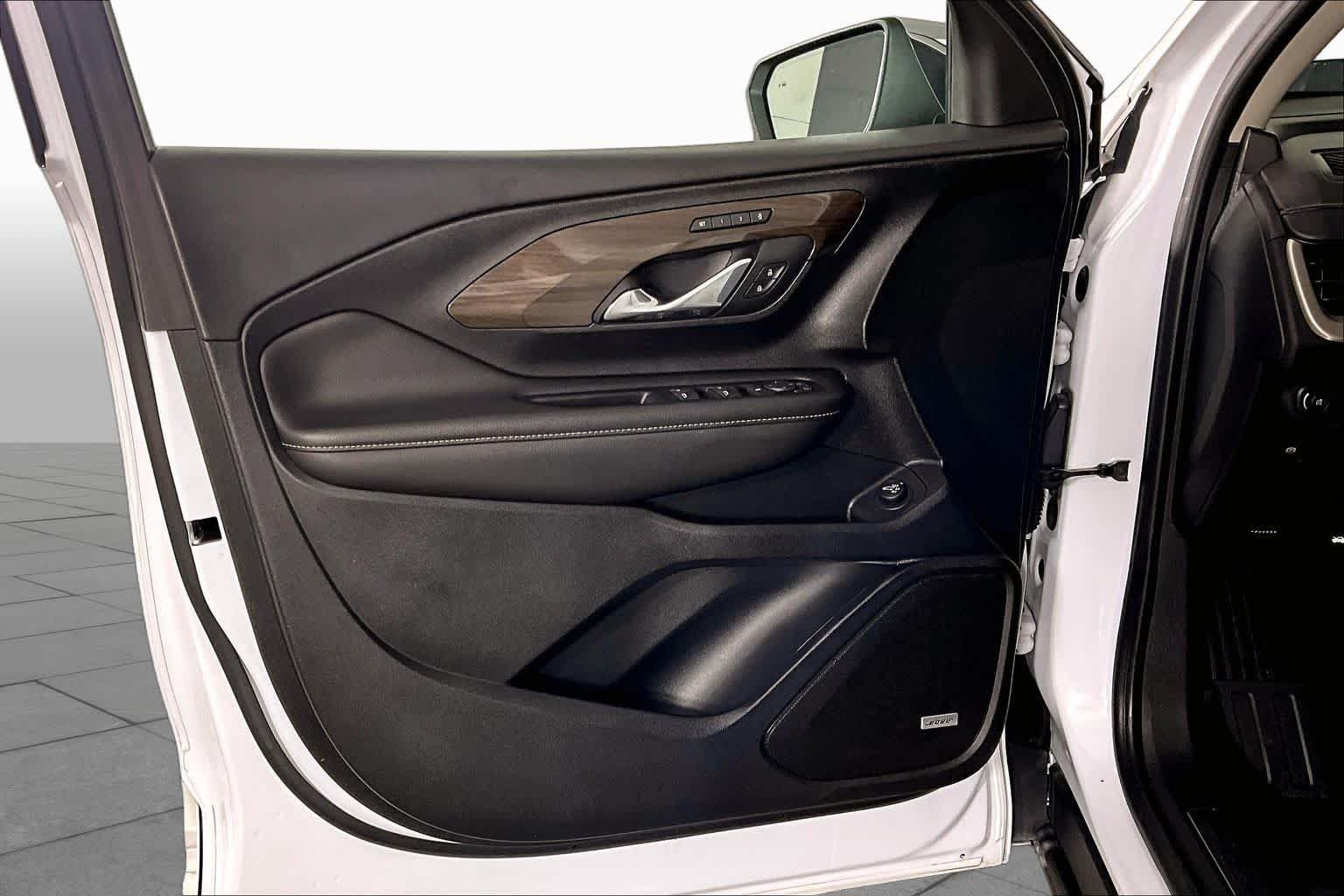 Used 2020 WHITE FROST TRICOAT GMC Denali image 20