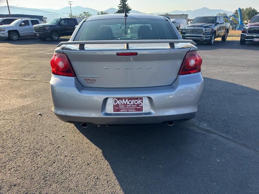 Used 2013 Gray Dodge SXT image 3