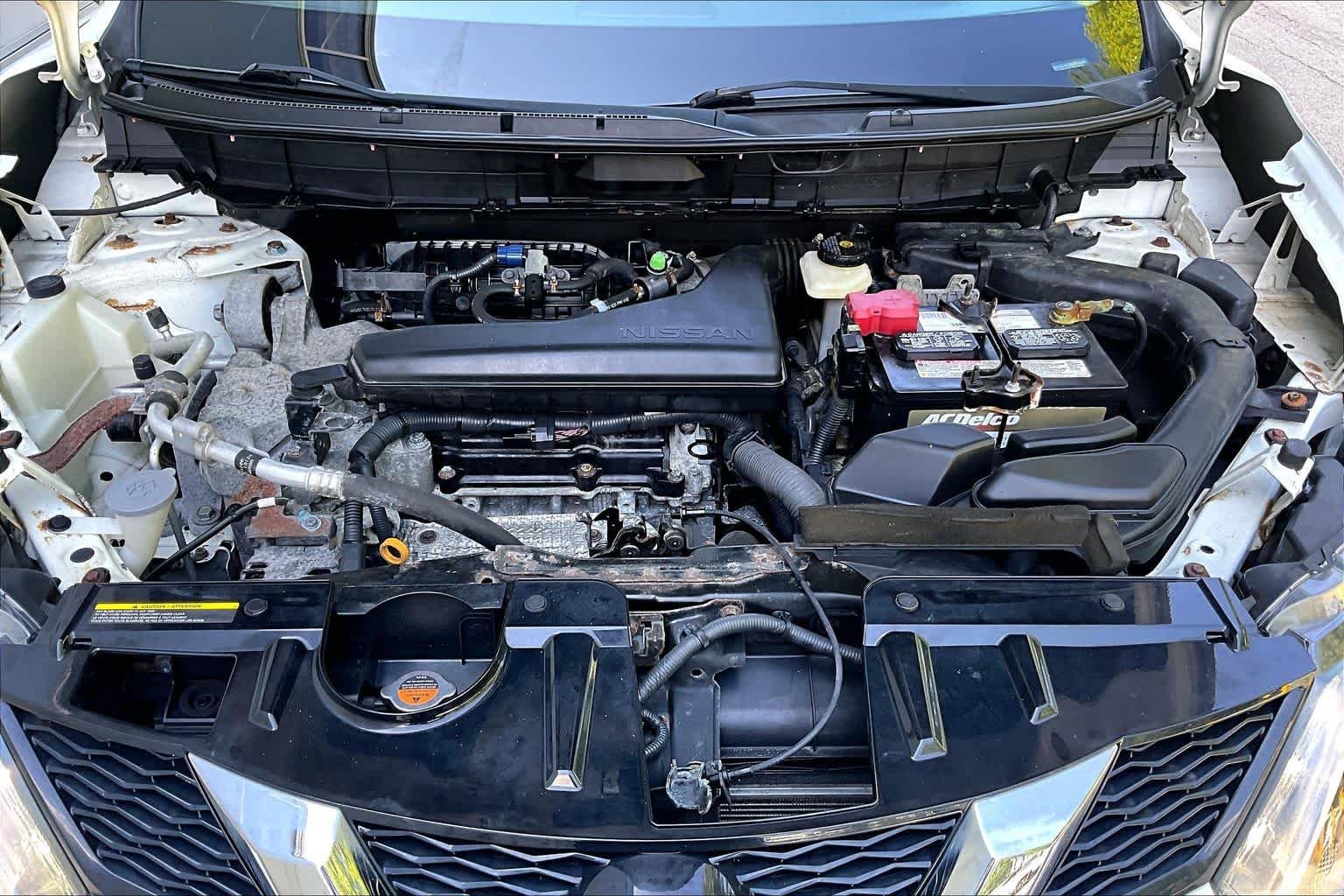Used 2014 Moonlight White Nissan SL image 29