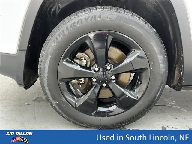 Used 2017 Bright White Clearcoat Jeep Altitude image 17