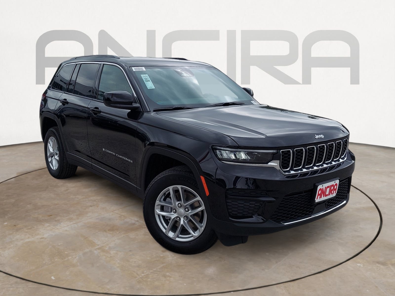 New 2026 Diamond Black Crystal Pearlcoat Jeep Laredo image 4