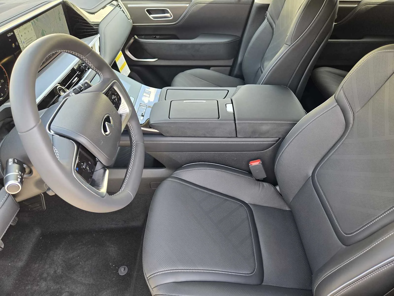 New 2026 RADIANT WHITE INFINITI Luxe 2WD image 8