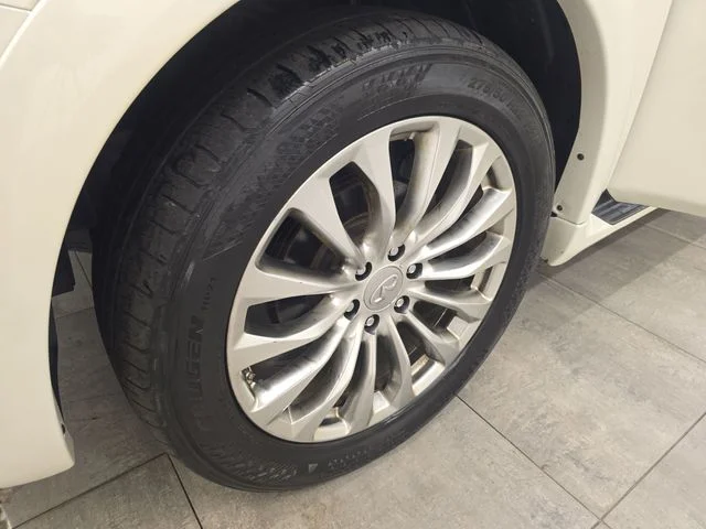 Used 2017 White INFINITI Base image 46