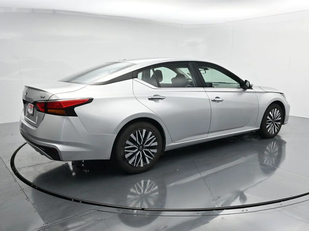 Used 2024 Silver Nissan 2.5 SV image 8