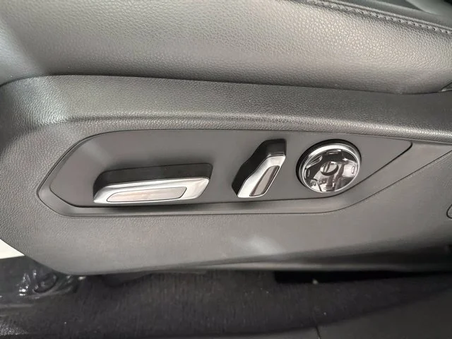 Used 2023  Acura Base image 19
