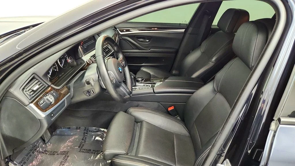 Used 2015 Azurite Black Metallic BMW 4dr Sdn 550i xDrive M Sport w/ Executive & Luxury Seating Pkgs image 21