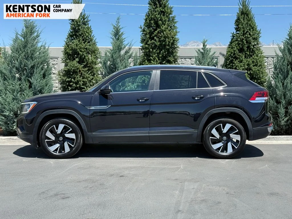 Used 2025 Black Volkswagen 2.0T SE w/Technology image 4