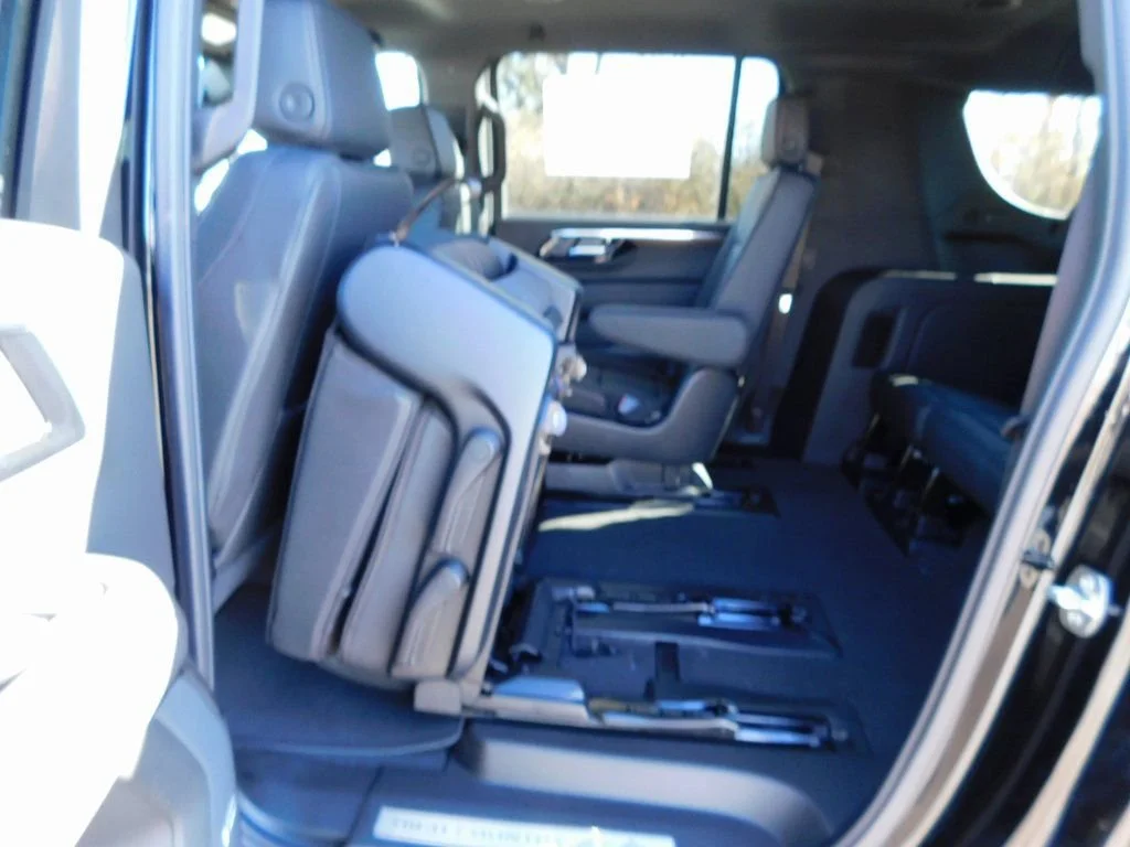 2025 Chevrolet Suburban High Country - Photo 36