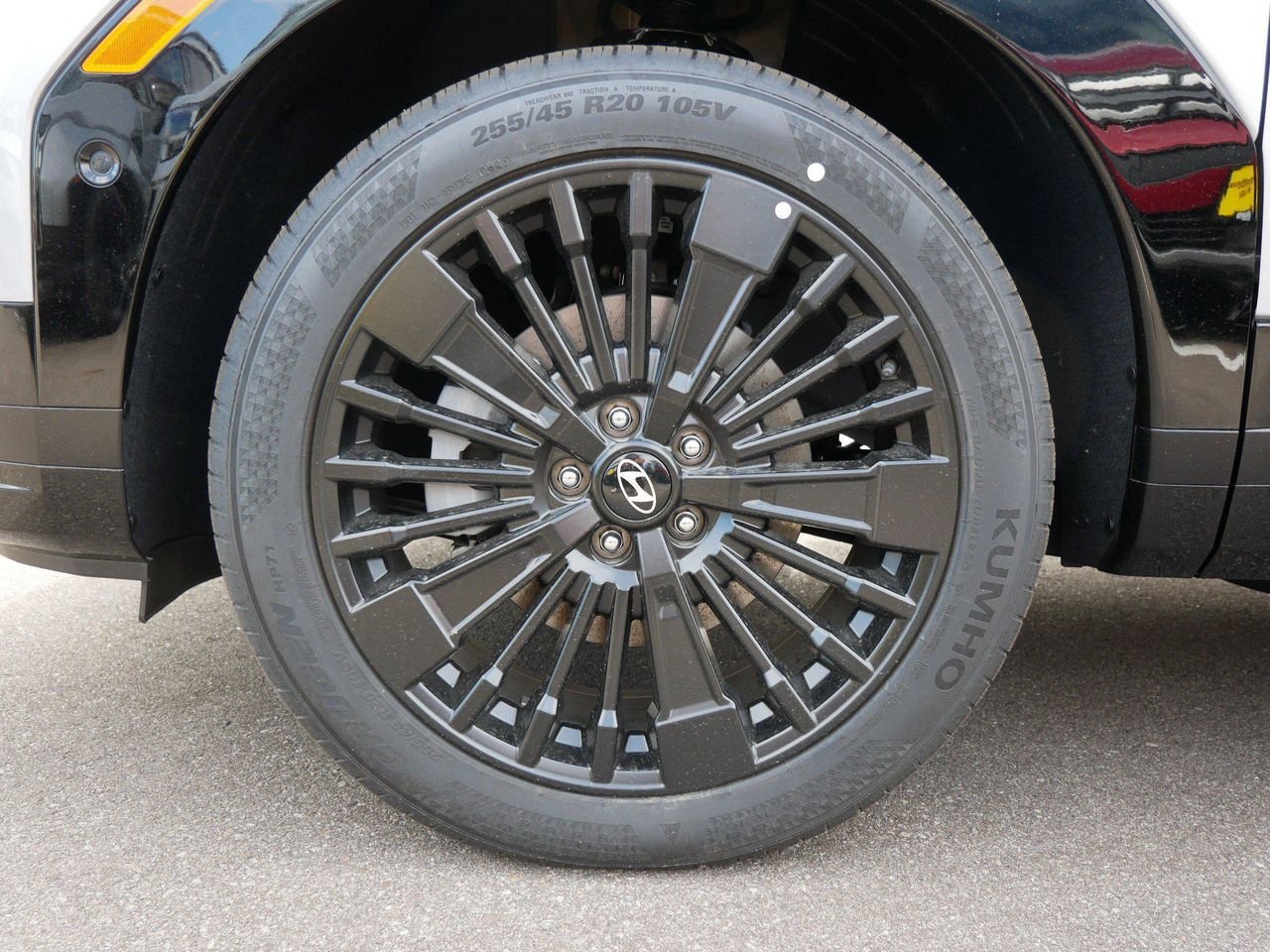 New 2026 Shimmering Silver Hyundai Calligraphy image 5