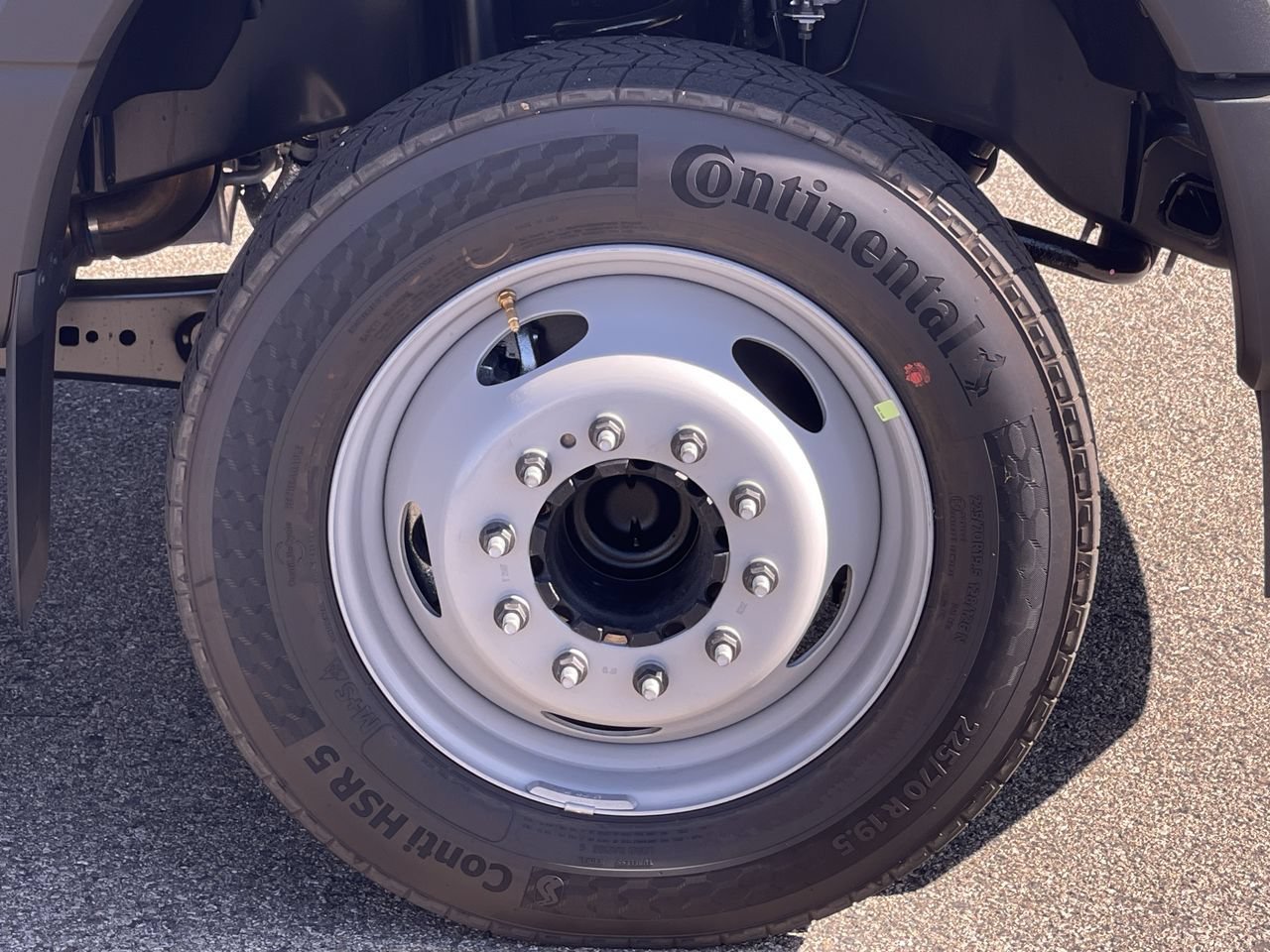 New 2026 Oxford White Ford XL image 15