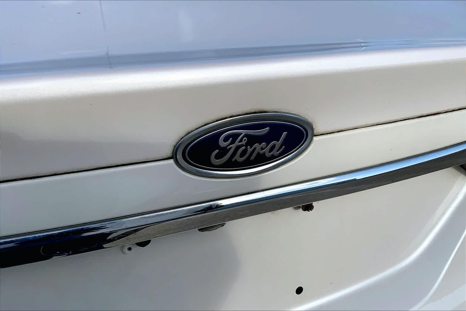 Used 2017 White Platinum Metallic Tri-Coat Ford SE image 31