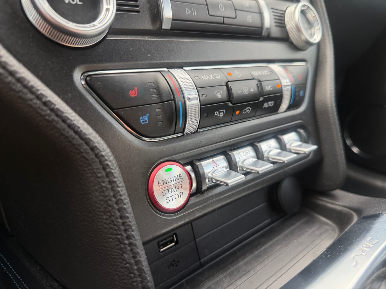Used 2022 Oxford White Ford GT Premium image 25
