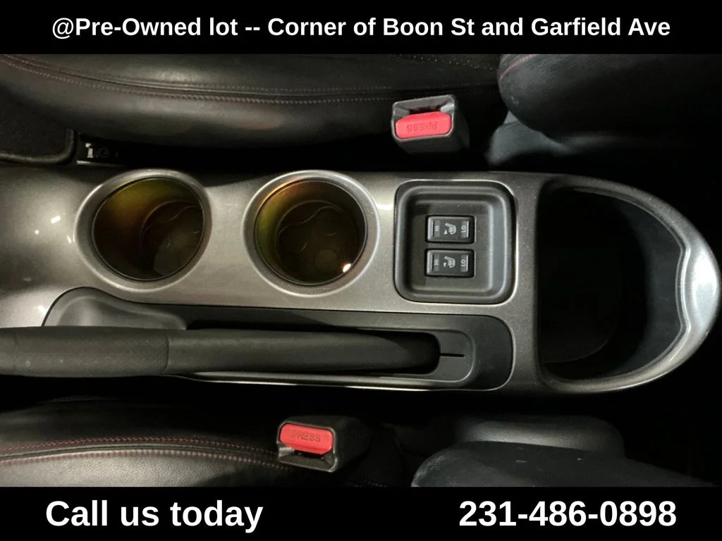 Used 2012 Red Nissan SL image 28