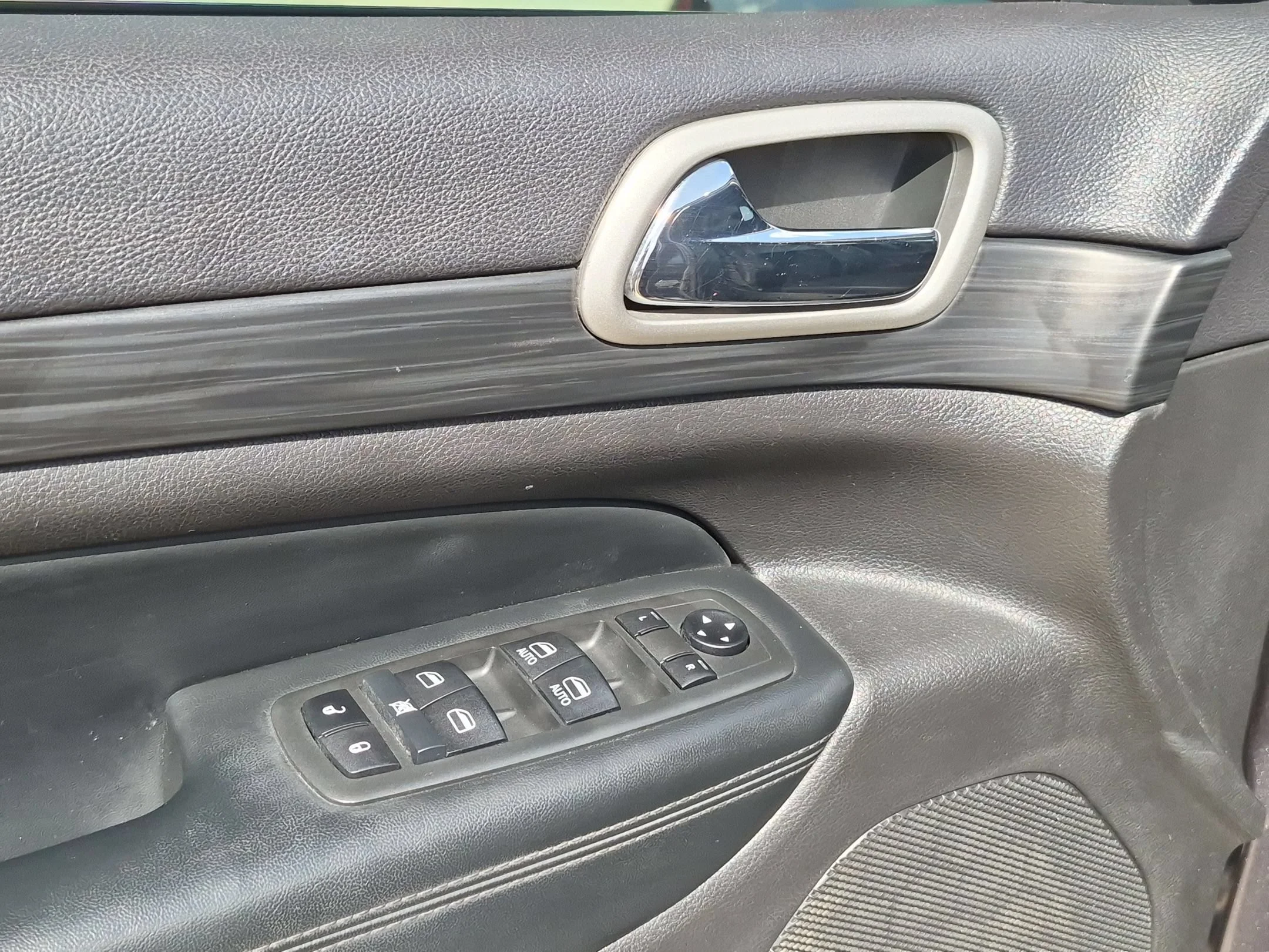Used 2021 Gray Jeep Laredo X image 12