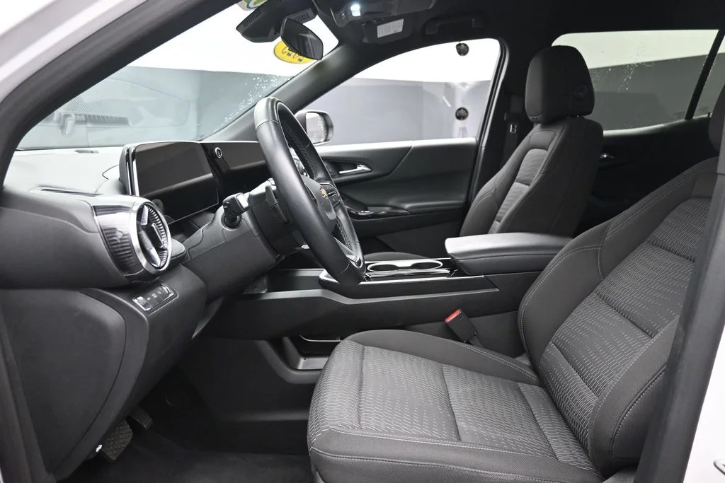 Used 2025 White Chevrolet LT image 16