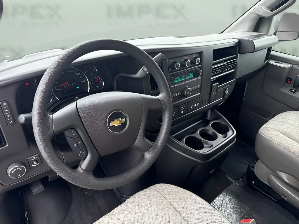 Used 2025 White Chevrolet LT image 12