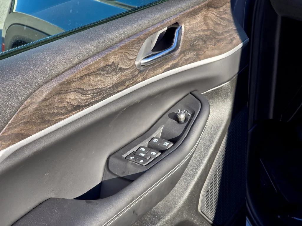 New 2027 Gray Jeep Laredo Altitude image 34