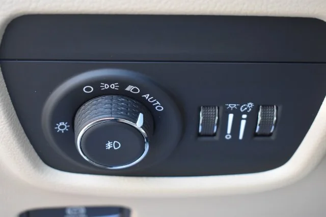Used 2023 White Jeep Limited image 24