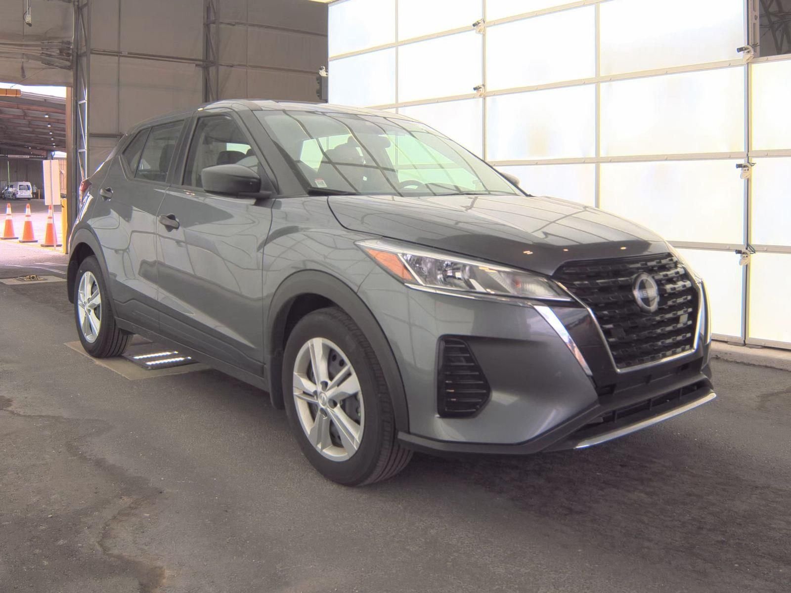 Used 2024 Gray Nissan S image 3