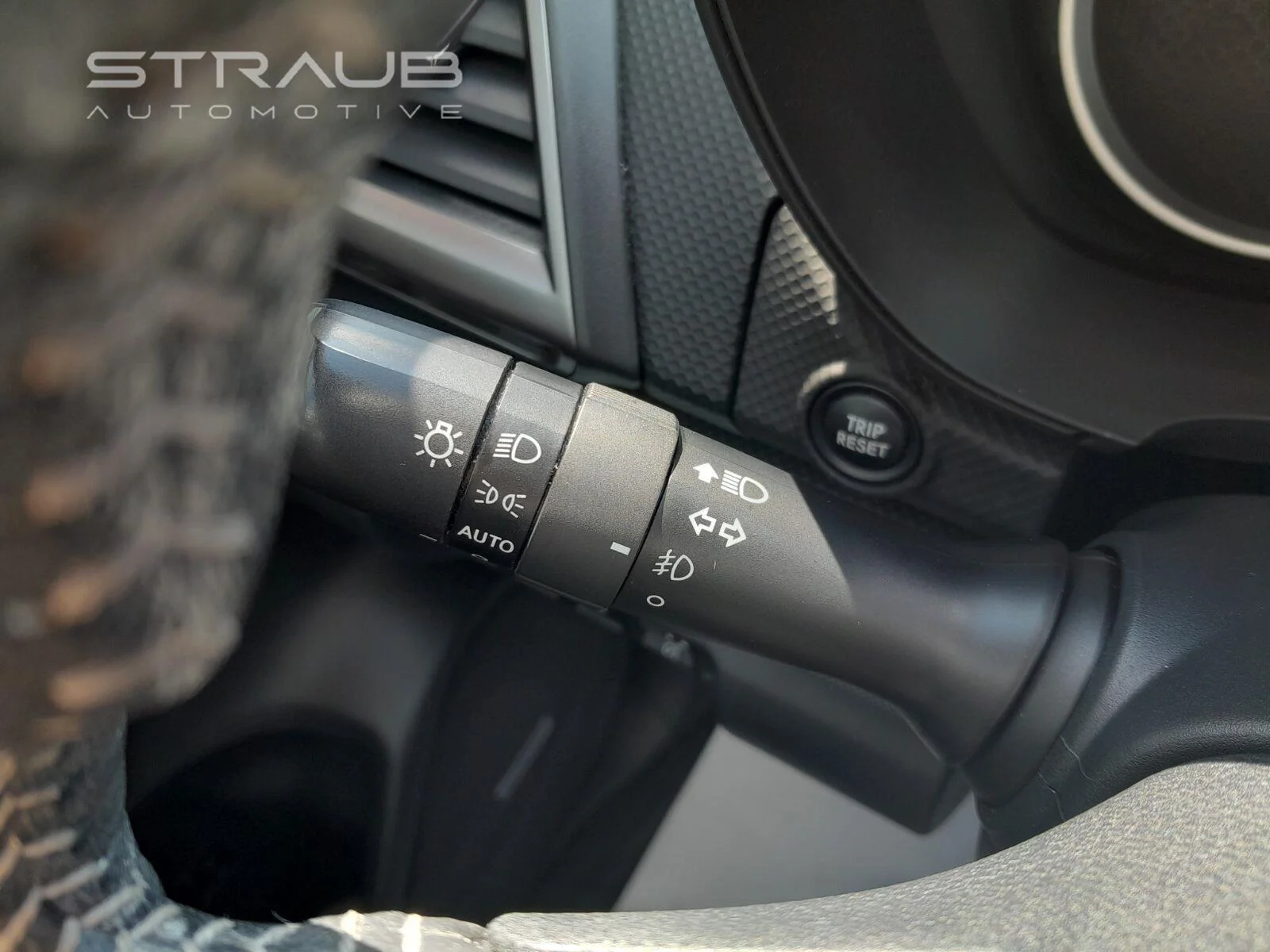 Used 2019 Crystal White Pearl Subaru Limited image 17