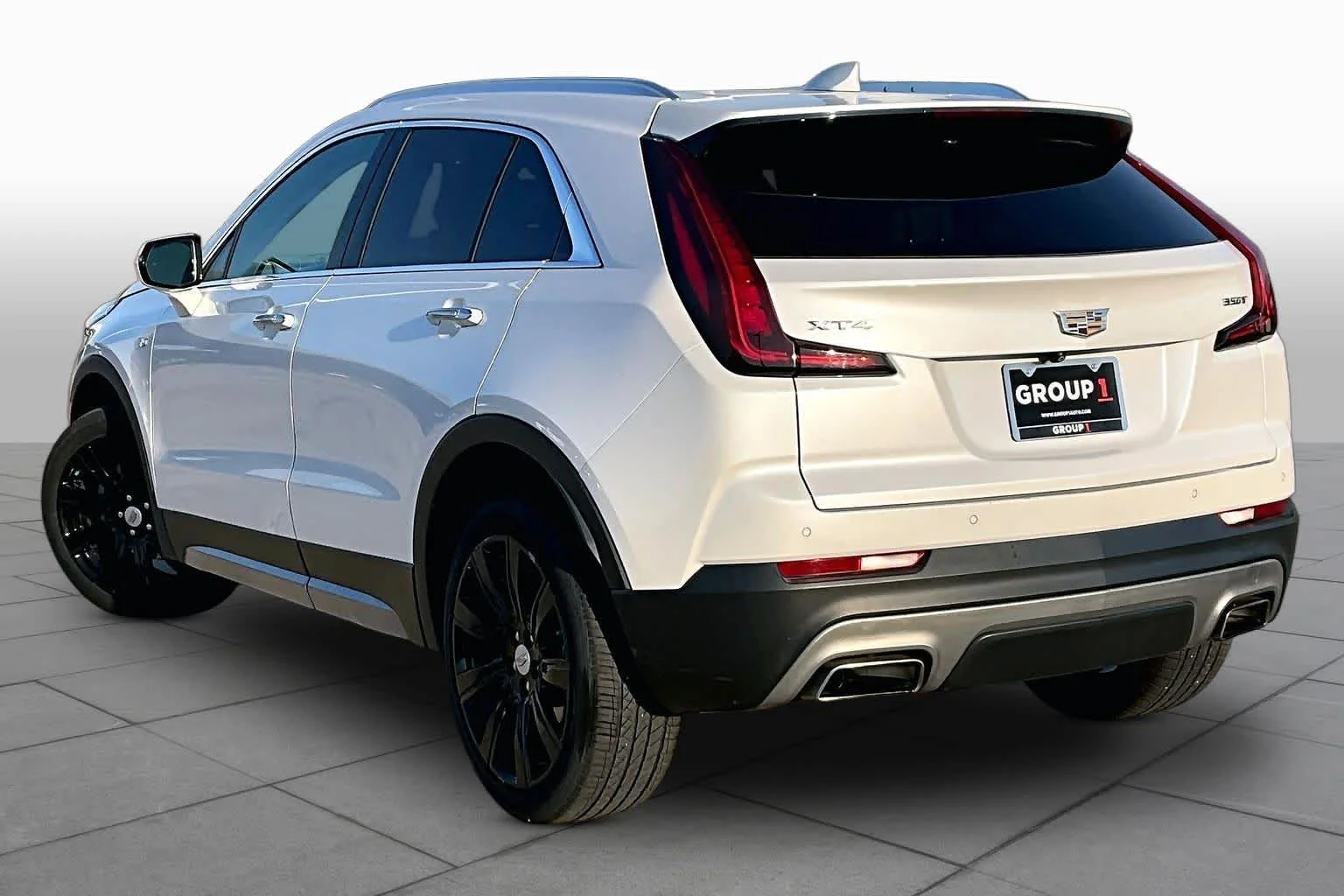 Used 2021 Crystal White Tricoat Cadillac FWD Premium Luxury image 12