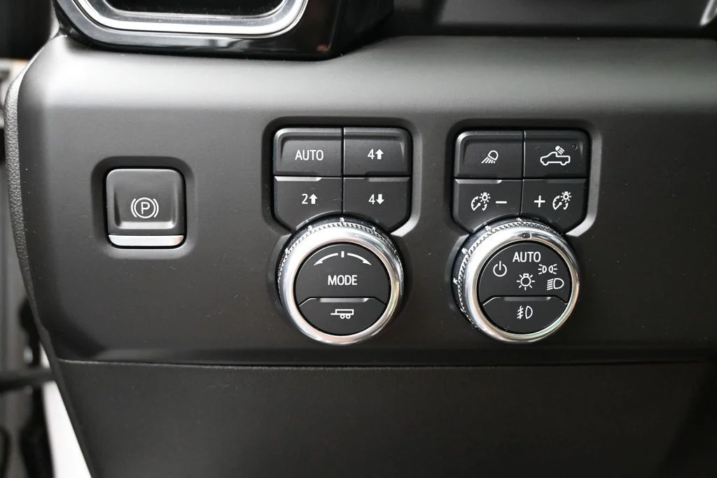 Used 2022 White GMC Denali Ultimate image 11