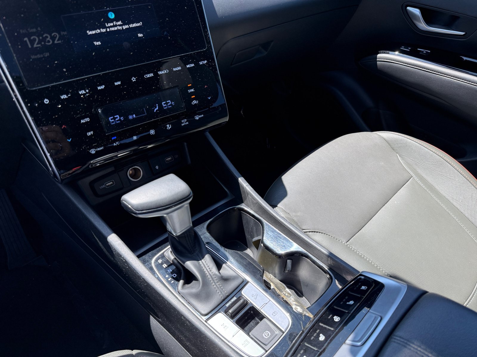 Certified Used 2023 Atlas White Hyundai Limited image 13