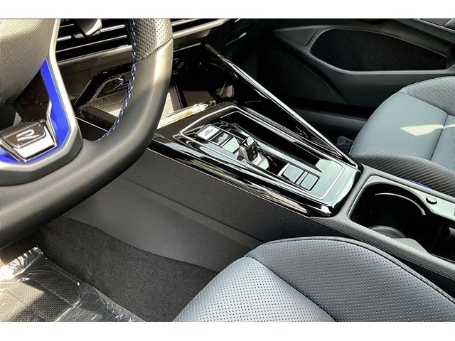 New 2026 Mythos Black Metallic Volkswagen 2.0T image 18