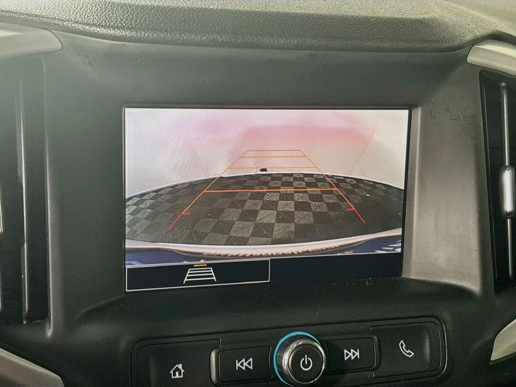 Used 2024 White GMC SLE image 17