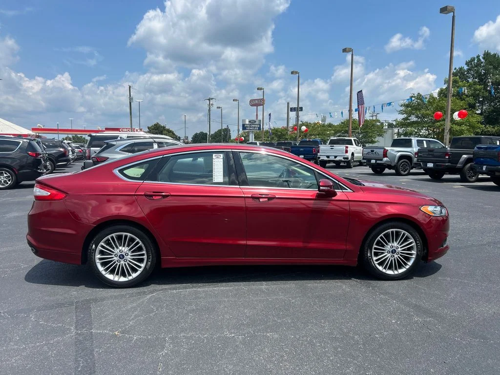 Used 2013 Red Ford SE image 8