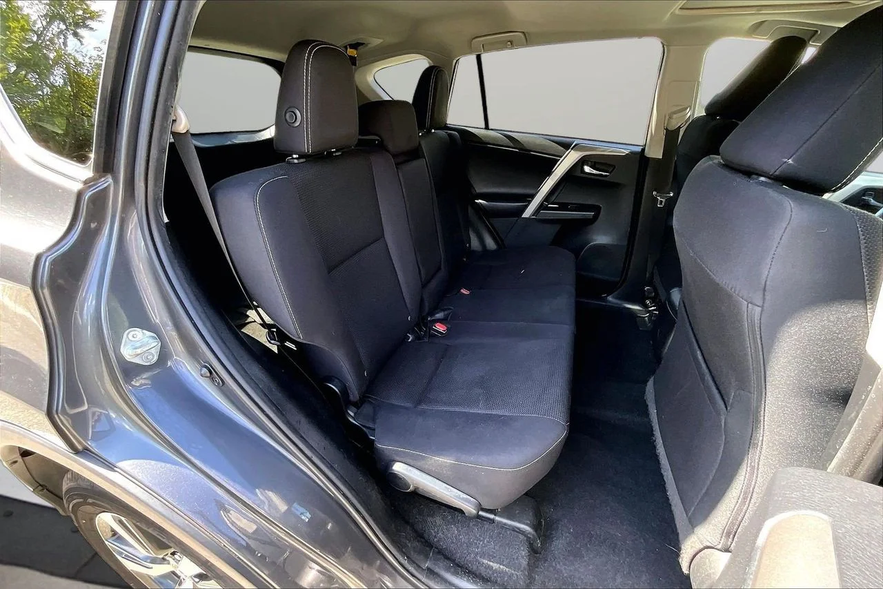 Used 2018 Gray Toyota XLE image 23