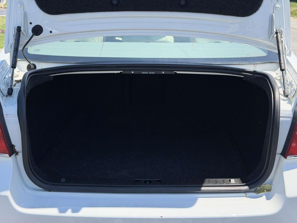 Used 2012 White Volvo 3.2 image 13