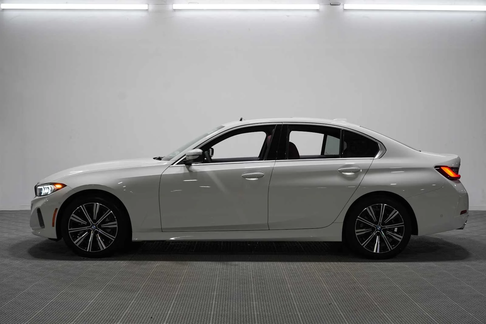 New 2026 Alpine White BMW 330i image 3