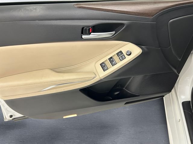 Used 2019 Beige Toyota XLE image 12