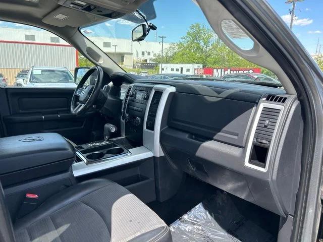 Used 2009 Gray Dodge Sport image 17