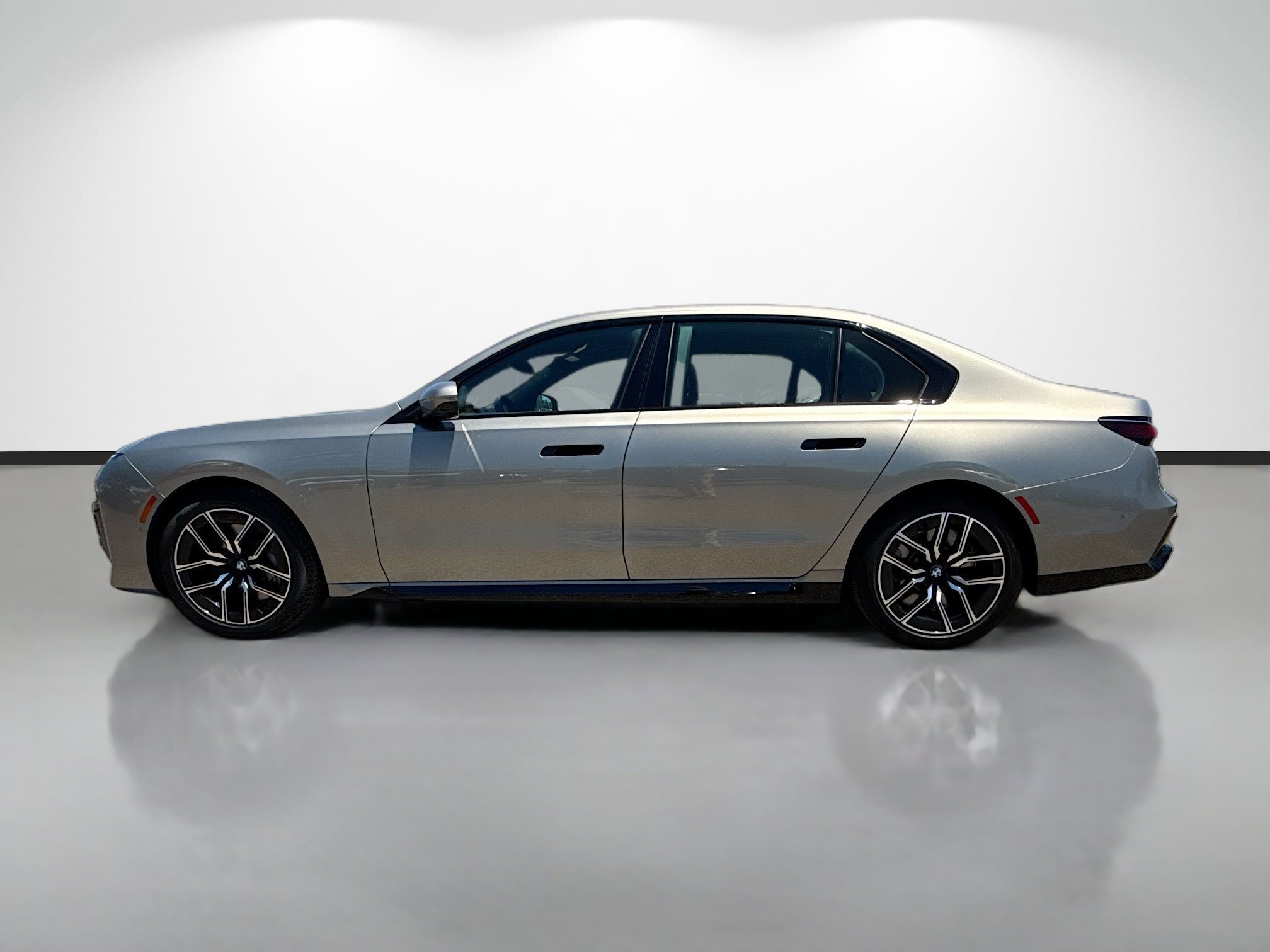 Used 2023 Oxide Grey Metallic BMW 760i xDrive image 6