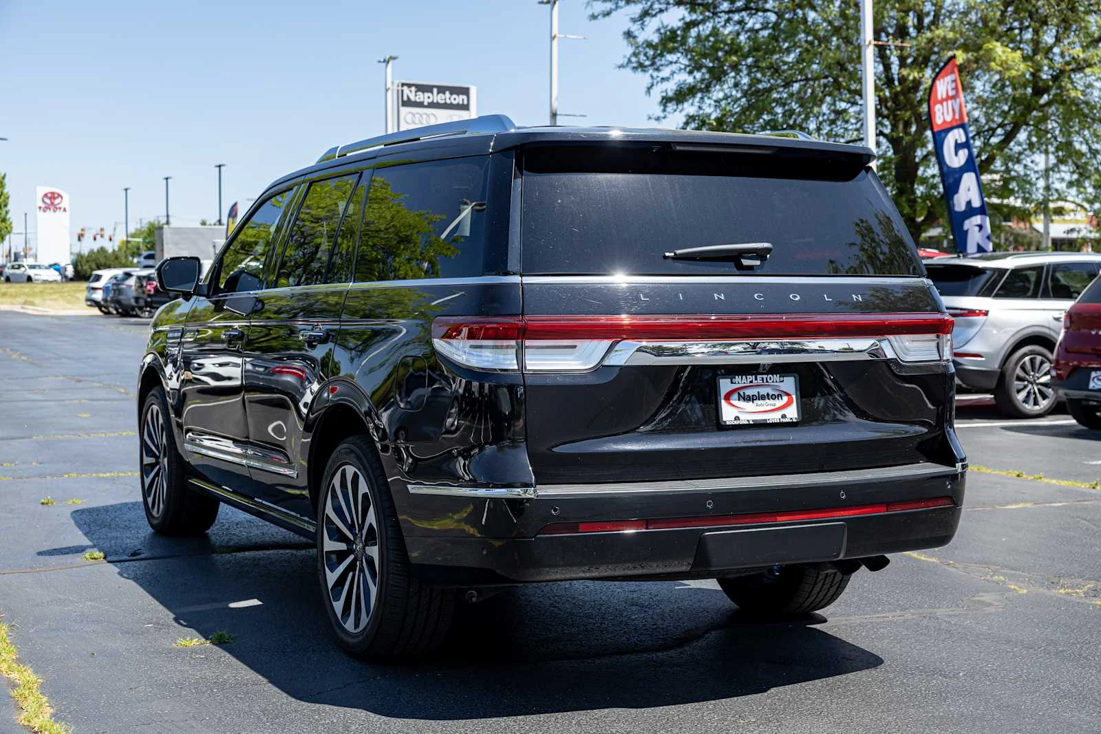 Used 2023 Infinite Black Metallic Clearcoat Lincoln Reserve image 5
