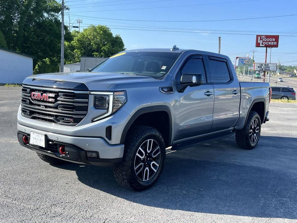 Used 2025 Sterling Metallic GMC AT4 image 8
