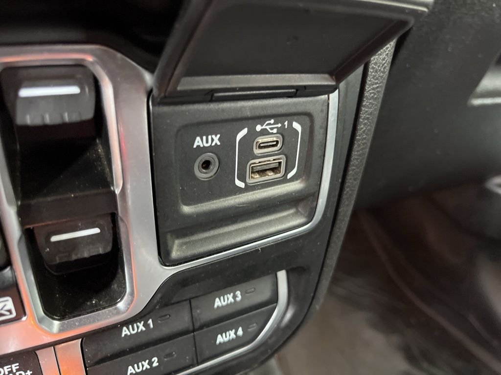 Used 2024 Earl Clearcoat Jeep Rubicon 4xe image 43