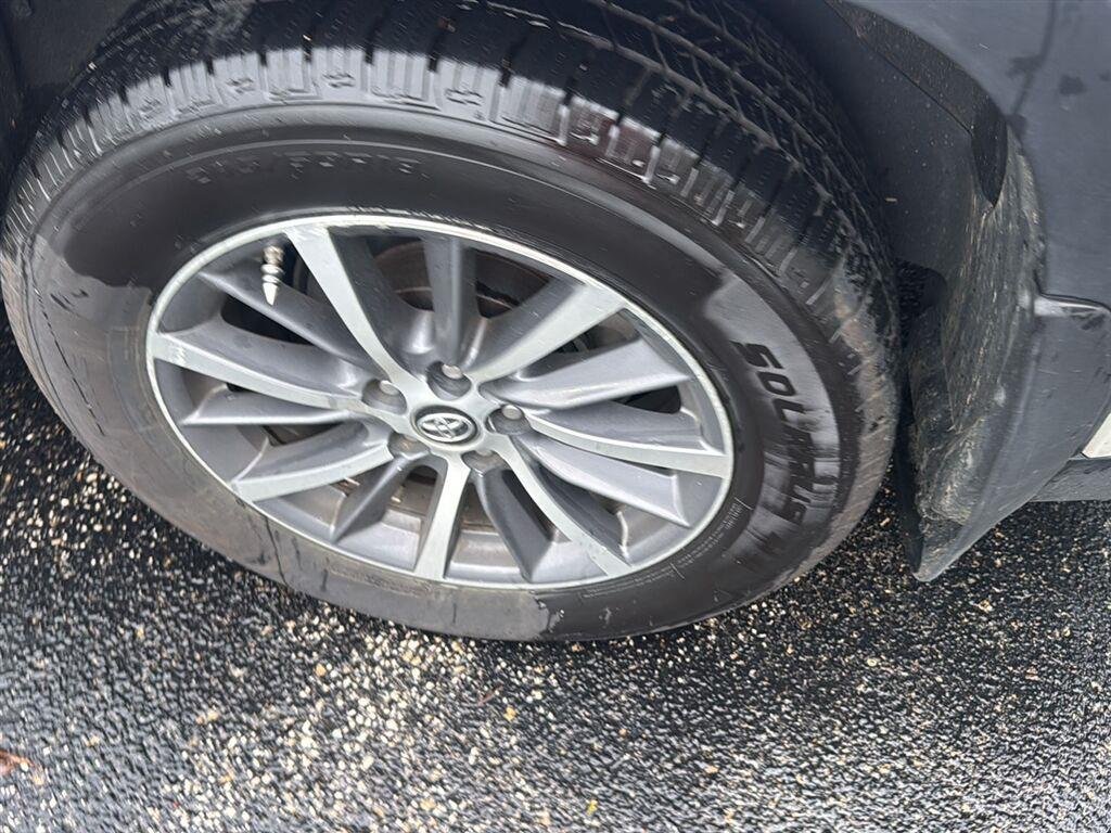 Used 2017  Toyota XLE image 11