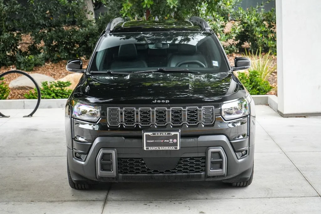 New 2026 Diamond Black Crystal Pearlcoat Jeep Limited image 2