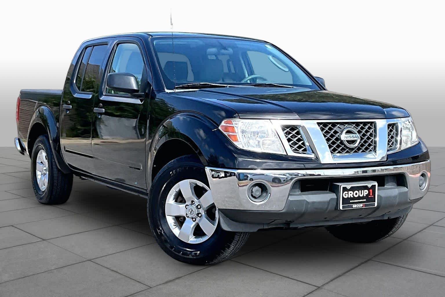 Used 2010 Super Black Nissan SE image 2
