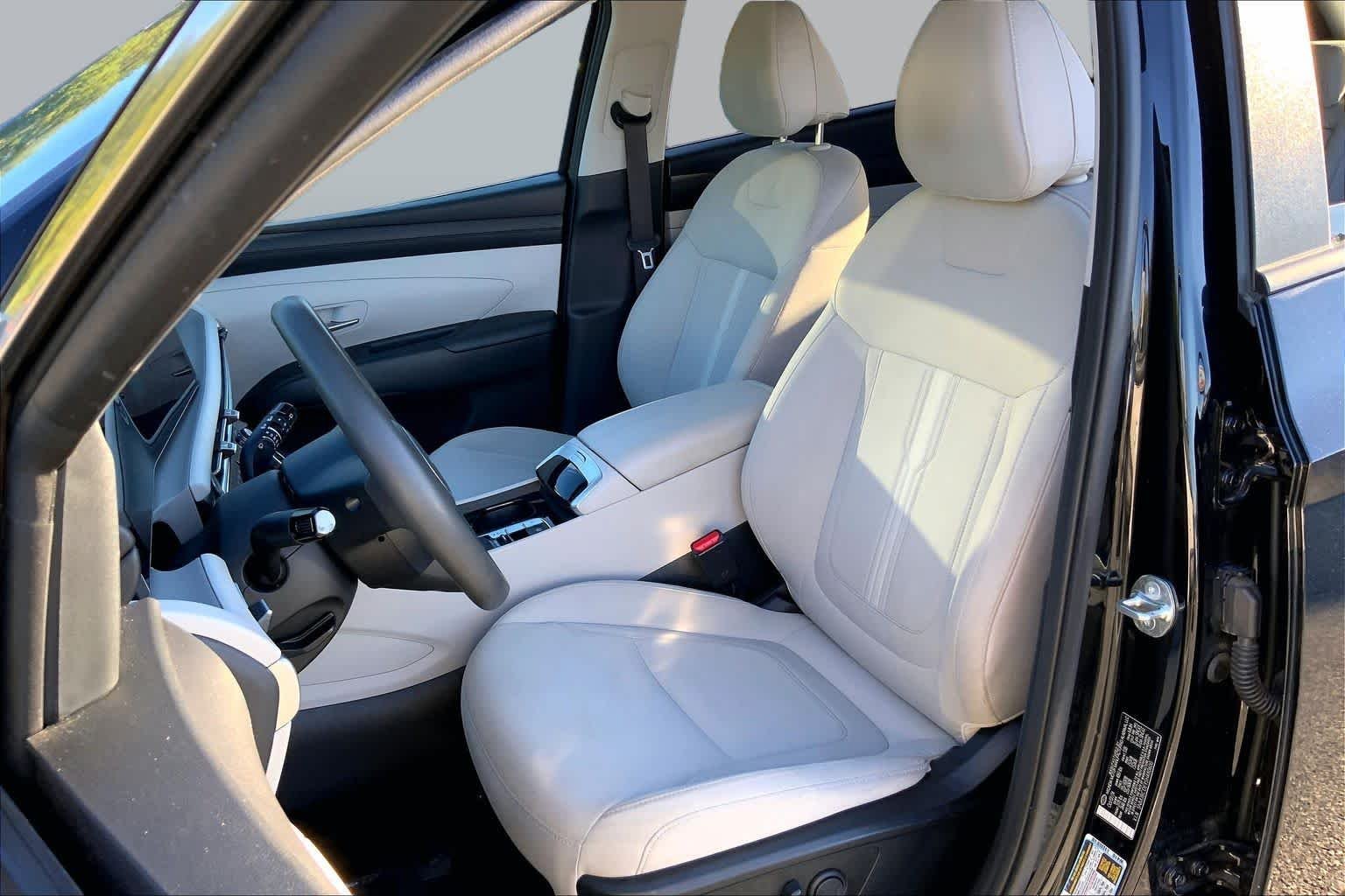 Used 2025 Phantom Black Hyundai SEL image 6