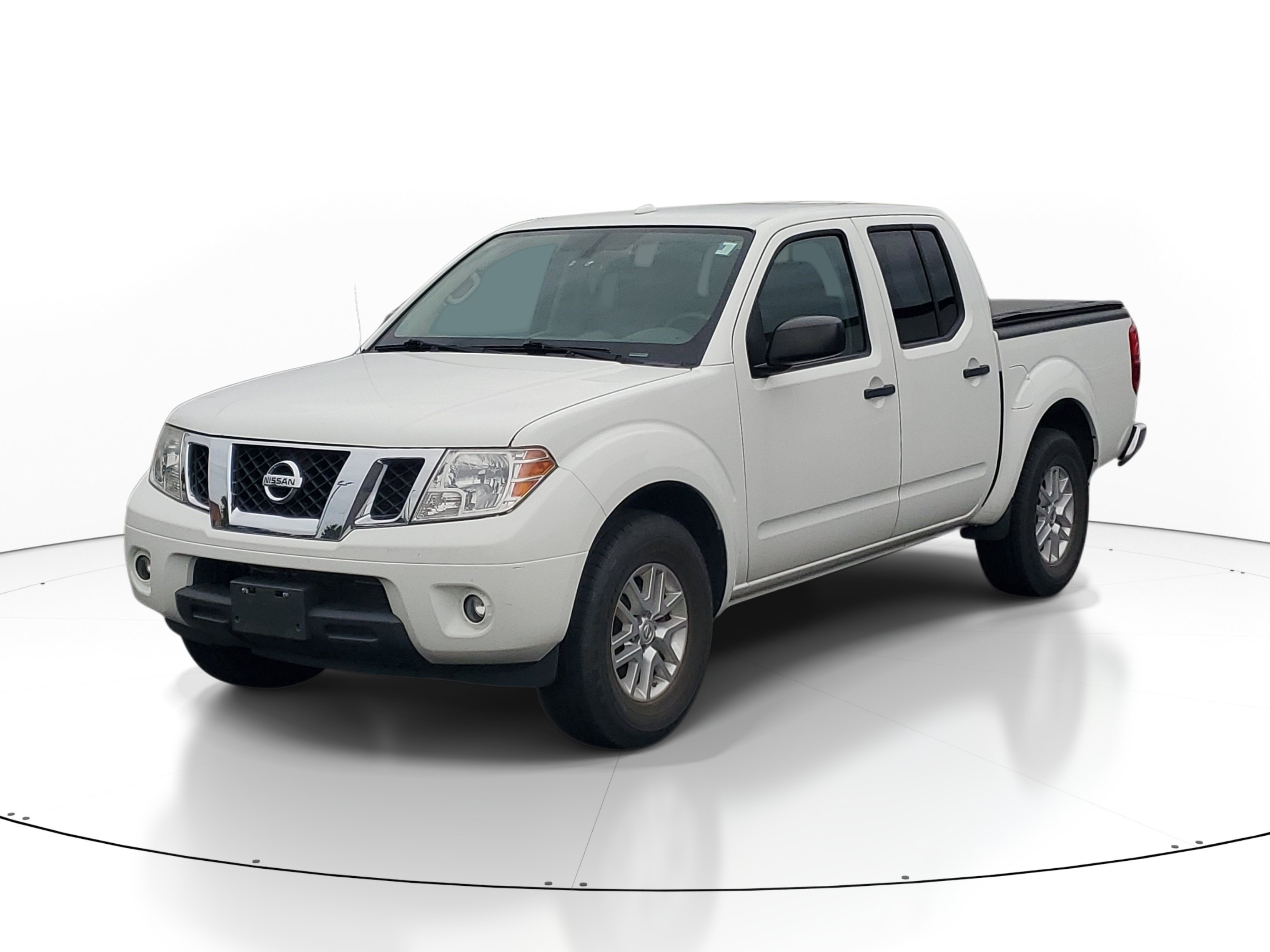 Used 2014 Glacier White Nissan SV image 2