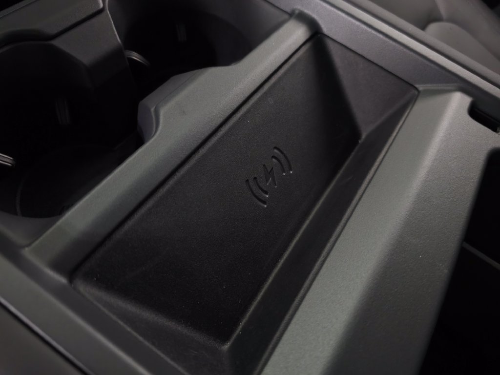 Certified Used 2025 Black Land Rover X-Dynamic SE image 38