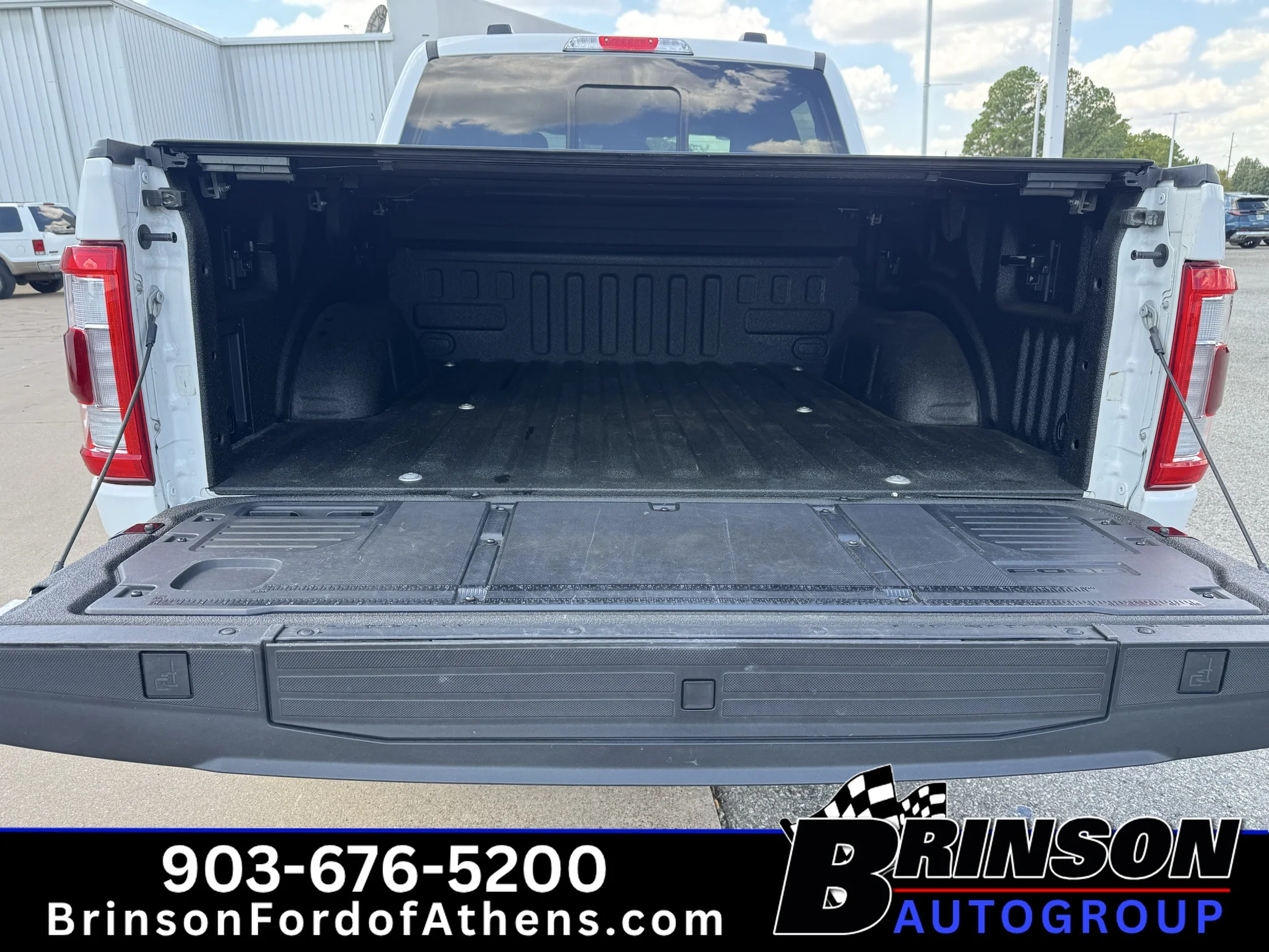 Certified Used 2023 Oxford White Ford LARIAT image 11