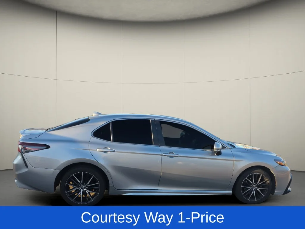 Used 2022 Silver Toyota SE image 9