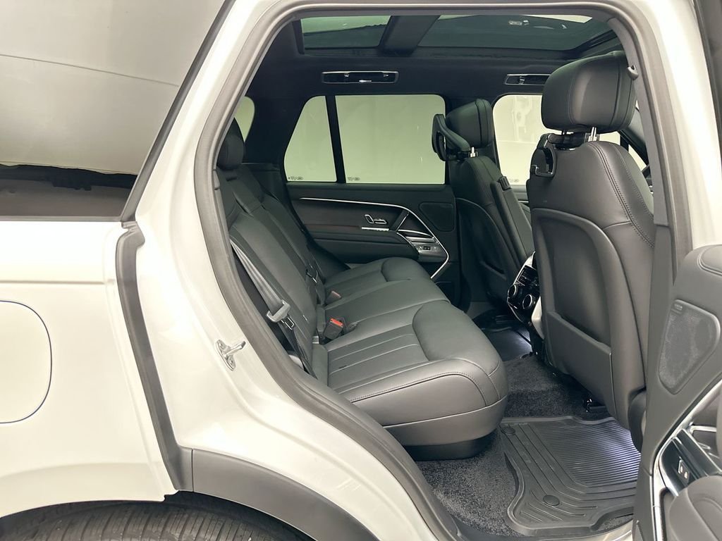 New 2027 Fuji White Land Rover SE image 7